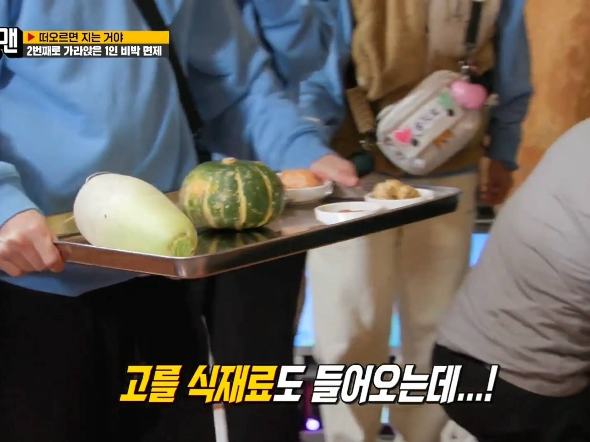 쉬는시간에 잠든 지석진 내버려두고 촬영 진행하는 런닝맨 멤버들ㅋㅋㅋ.jpg | 인스티즈