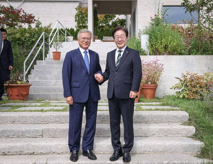 이재명, 새해 첫날 봉하·평산마을 방문…'탄핵 정국' 속 문재인 예방 | 인스티즈