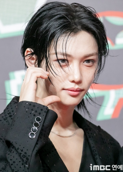흑발로 염색한 스트레이키즈 필릭스.jpg | 인스티즈