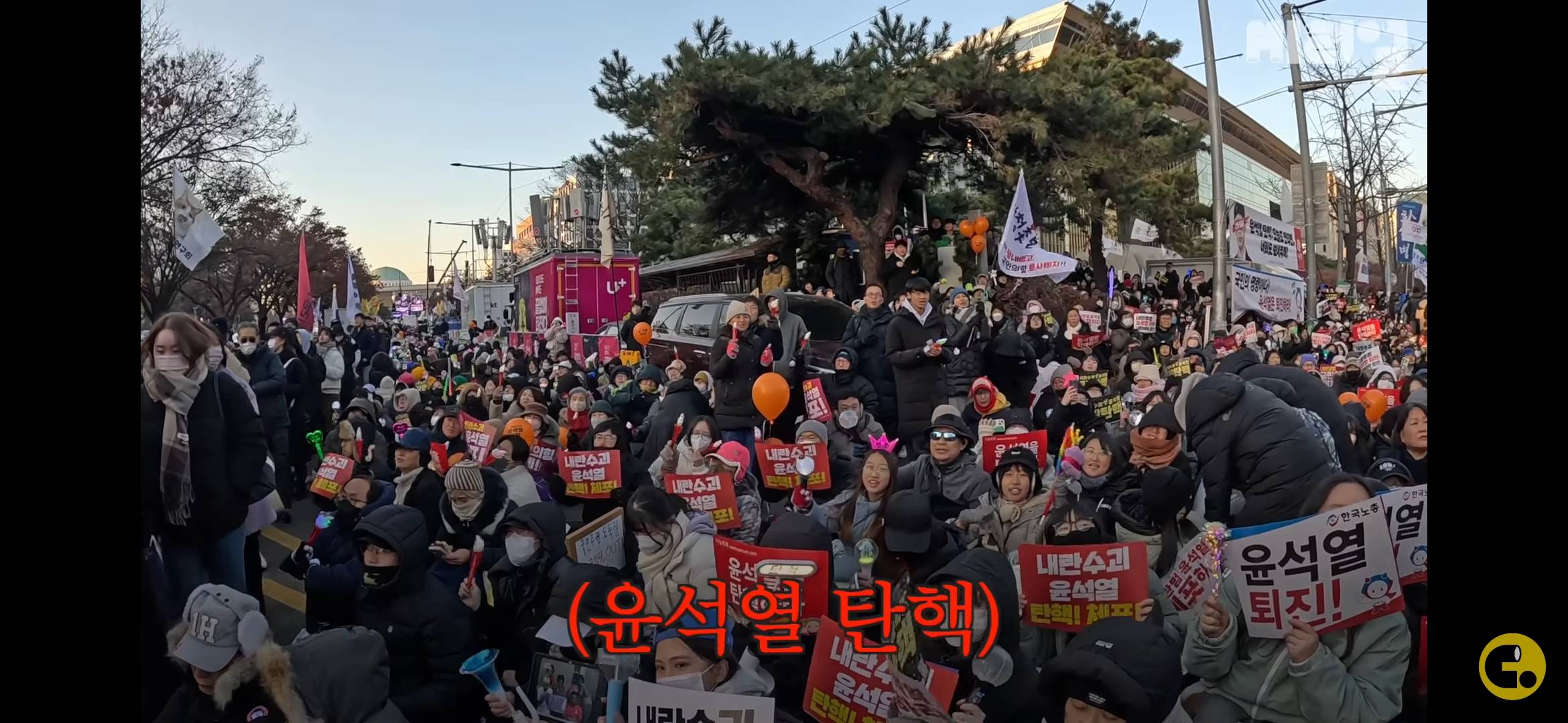 탄핵 집회를 축제로 만들어버린 97년생 사회자의 정체 | 인스티즈