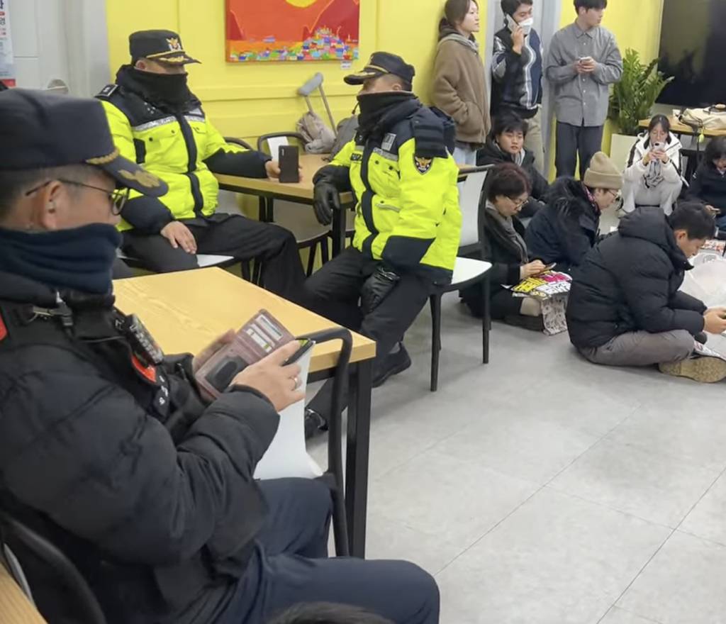 대한민국 경찰👮‍♂️이 열심히 하는 일 (여러분의 세금💸이 터지고 있습미다!!!!!) | 인스티즈