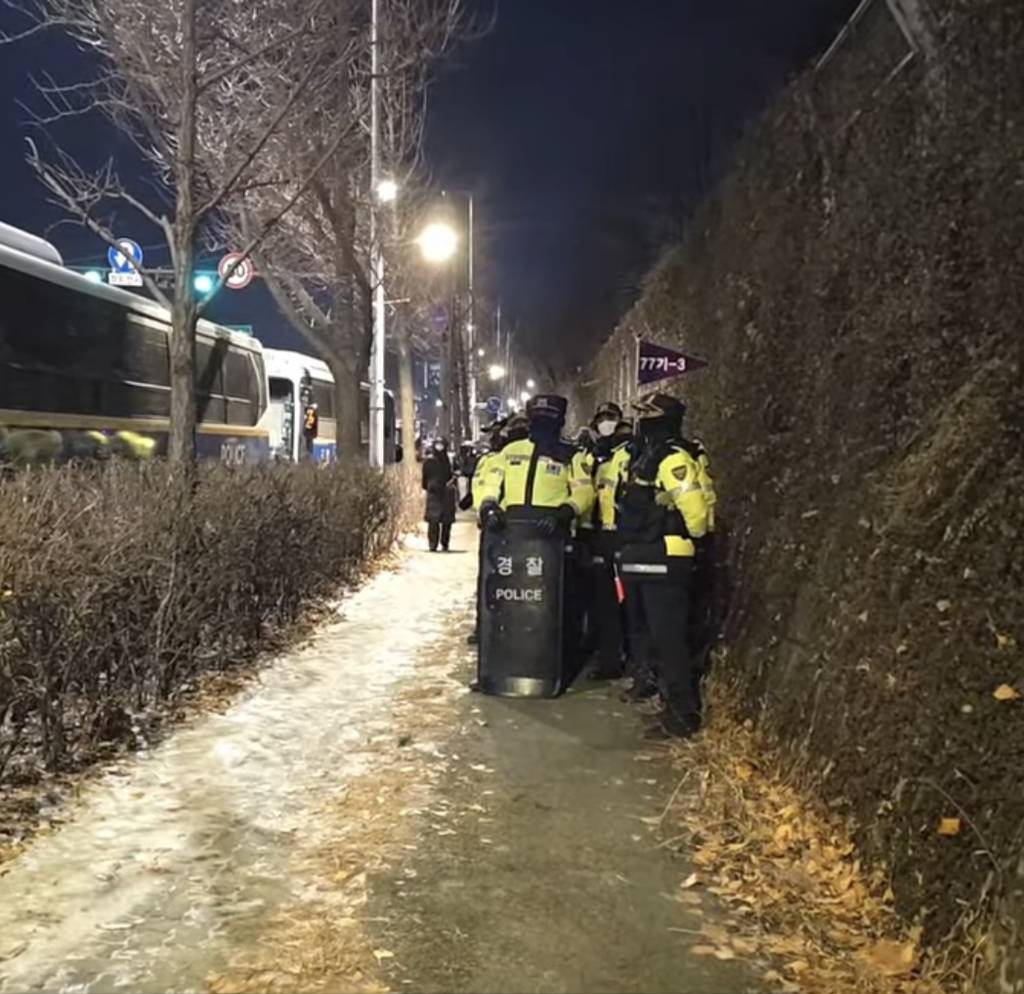 대한민국 경찰👮‍♂️이 열심히 하는 일 (여러분의 세금💸이 터지고 있습미다!!!!!) | 인스티즈