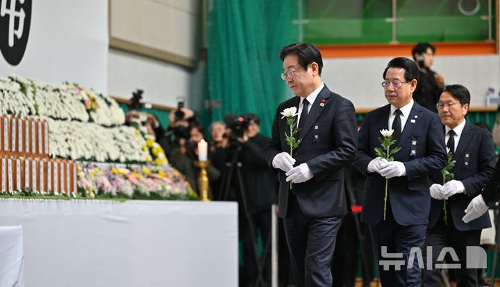 [애경그룹 제주항공 7C2216 참사] 윤석열 한덕수 탄핵당하고 이상민 사라지니 위패를 모신 분향소가 차려짐 | 인스티즈