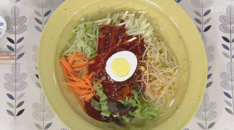 새콤달콤매콤 쫄면 등장이요~🥗🎶🎶🎶🎶 | 인스티즈