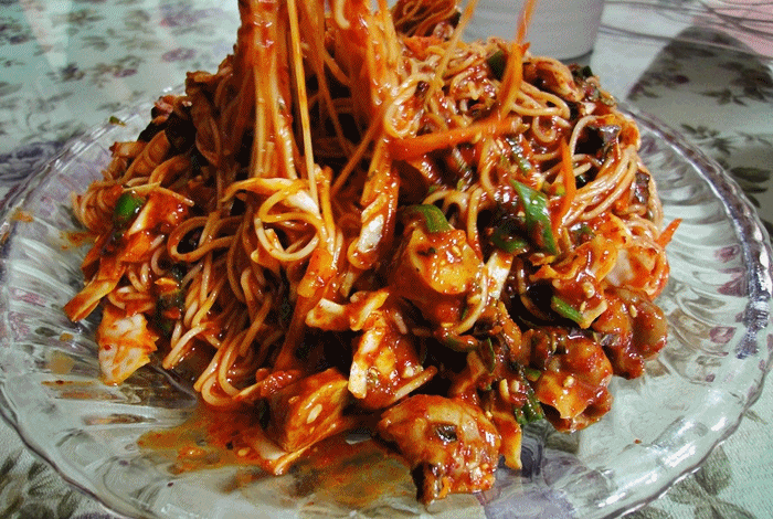 새콤달콤매콤 쫄면 등장이요~🥗🎶🎶🎶🎶 | 인스티즈
