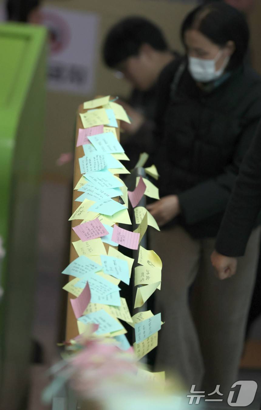 "나 엄마 없이 해본 게 없는데" 공항 전체에 유가족들 '손편지'(종합2보) | 인스티즈