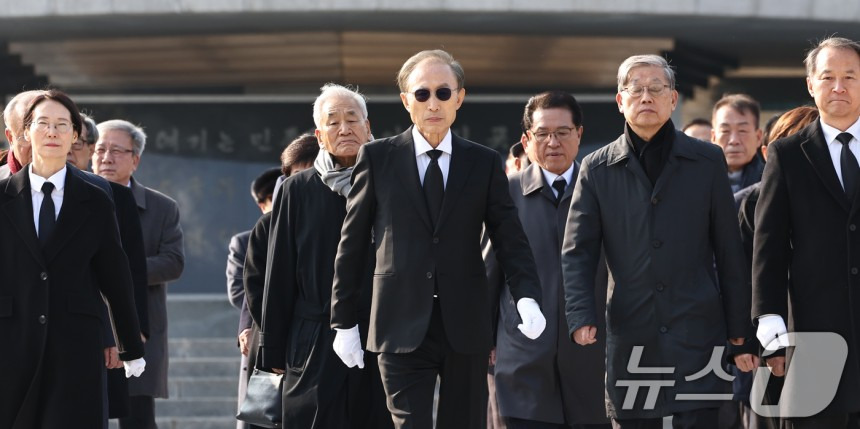 아프다고 윤석열이 사면 시켜준 이명박 오늘 모습 | 인스티즈