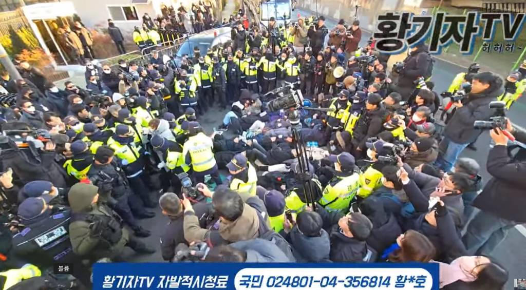 윤관저 앞 작전 10분만에 전원 진압 ㅋㅋㅋㅋㅋㅋㅋㅋㅋㅋㅋㅋㅋㅋㅋㅋㅋㅋㅋㅋ | 인스티즈