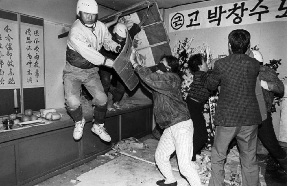 영안실 벽 뚫고 쳐들어가서 노동자 시신도 강탈하던 민중의 곰팡이들 | 인스티즈