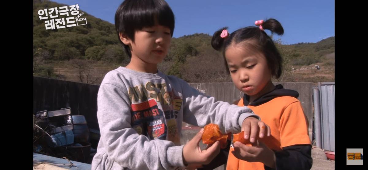 막내동생 업어주다가 할머니한테 혼나는 오빠 | 인스티즈