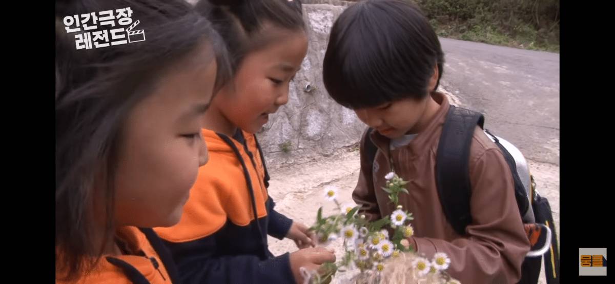 막내동생 업어주다가 할머니한테 혼나는 오빠 | 인스티즈