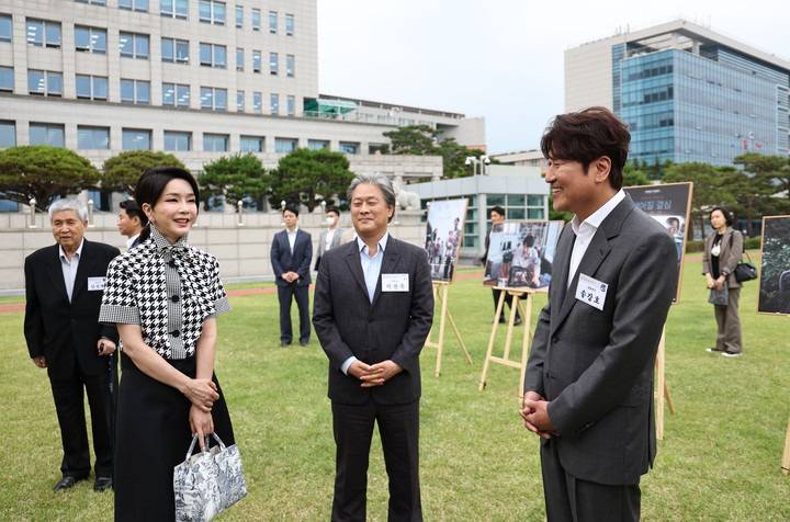 "김건희가 박찬욱에게 '날 주인공으로 한 영화 한편 어때요' 했다더라” | 인스티즈