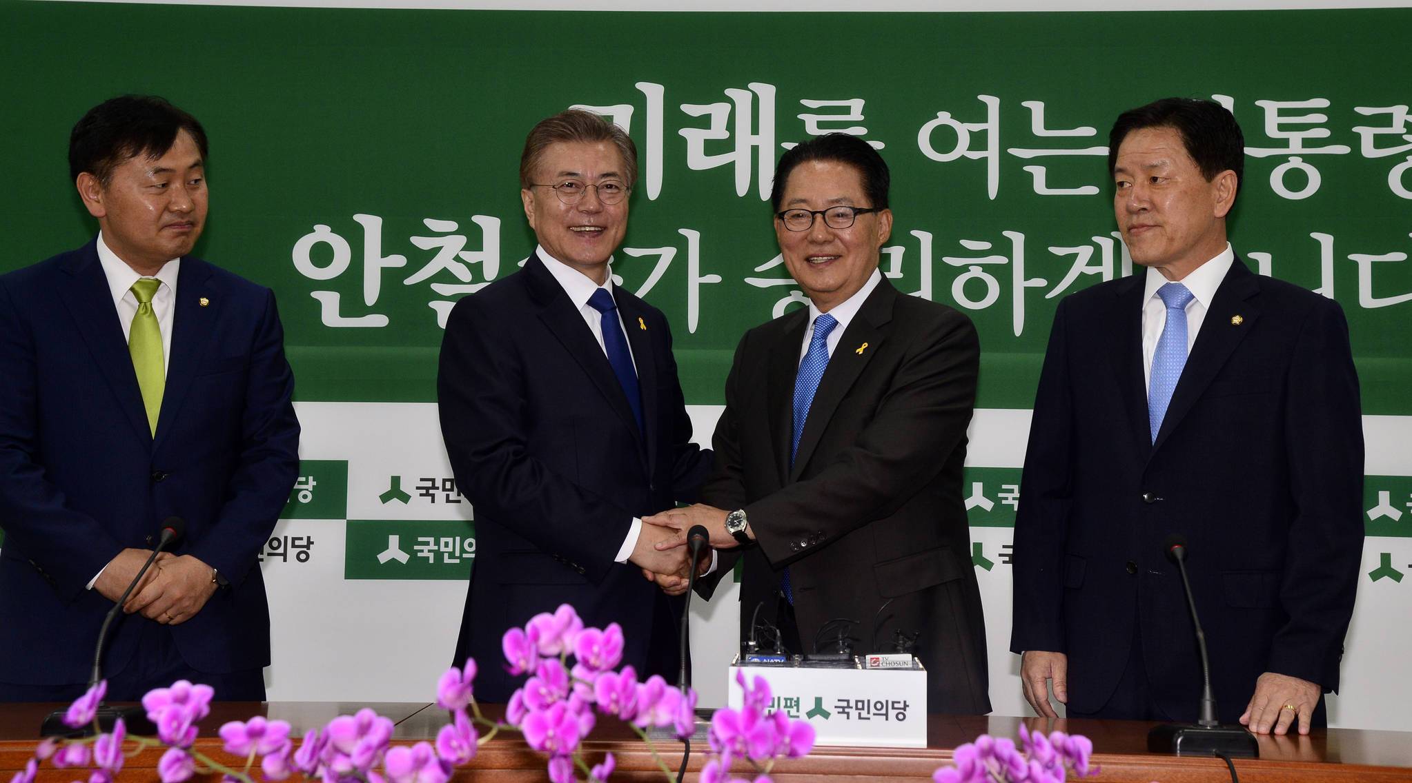 드디어 우리나라 대통령 문재인이다!!!출근하신다!!!.jpgif | 인스티즈