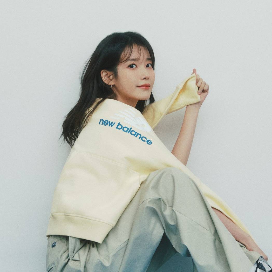 아이유 최근 뉴발란스.jpg | 인스티즈