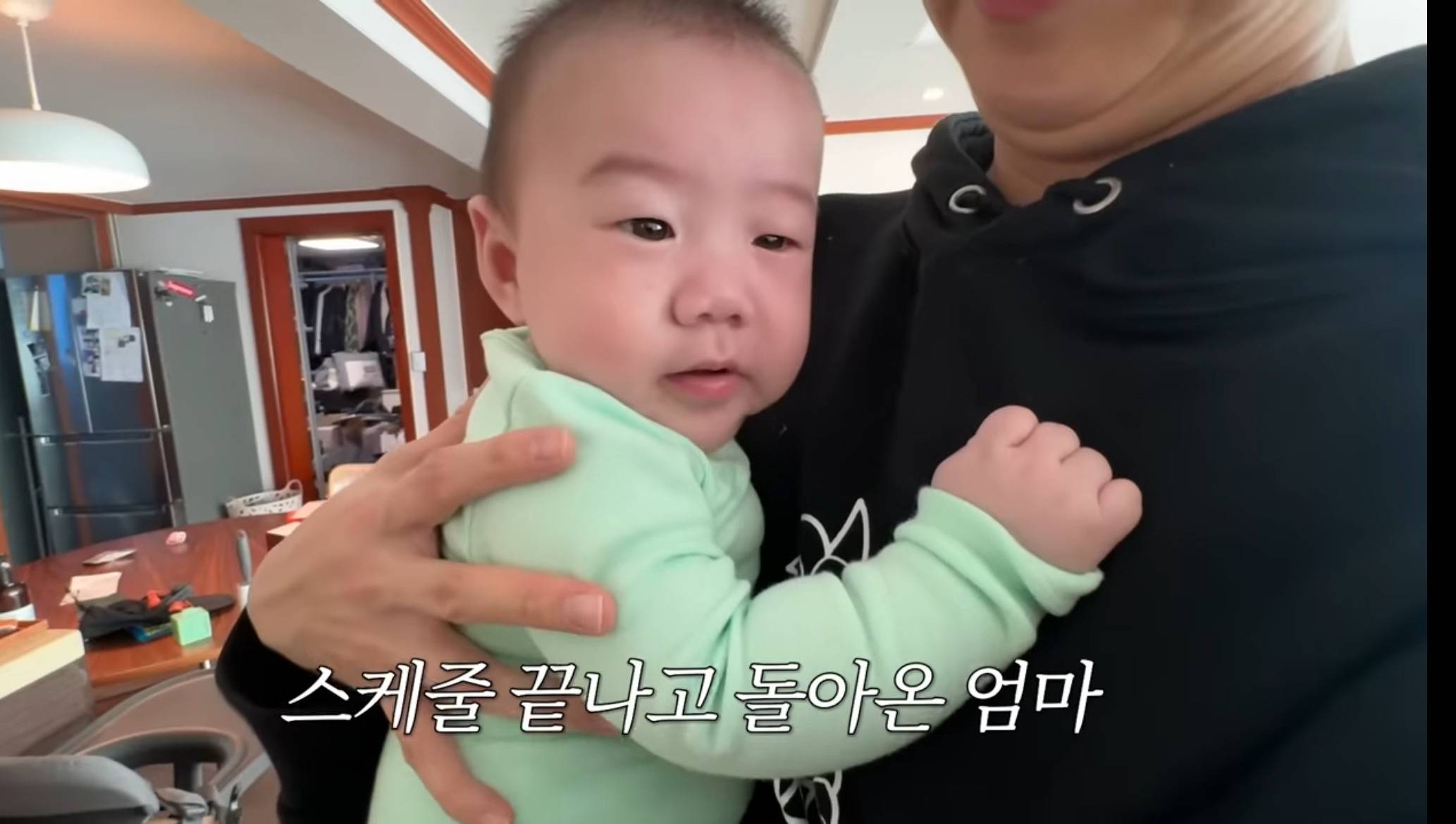 나름 귀엽게 자라고 있는 이은형 강재준 아들 현조 | 인스티즈