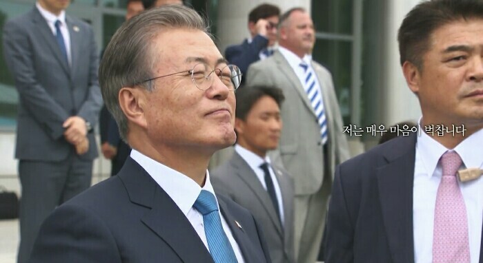 한국사람 심장 터질뻔한,, 문재인대통령 북한땅 밟은날.jpgif | 인스티즈