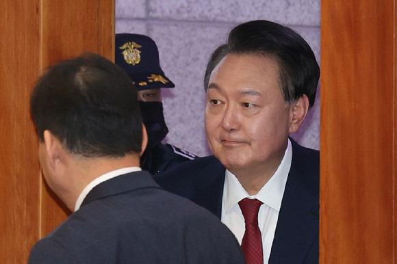 尹, 서울구치소 대신 국군서울지구병원으로…정기 건강검진 위해 | 인스티즈