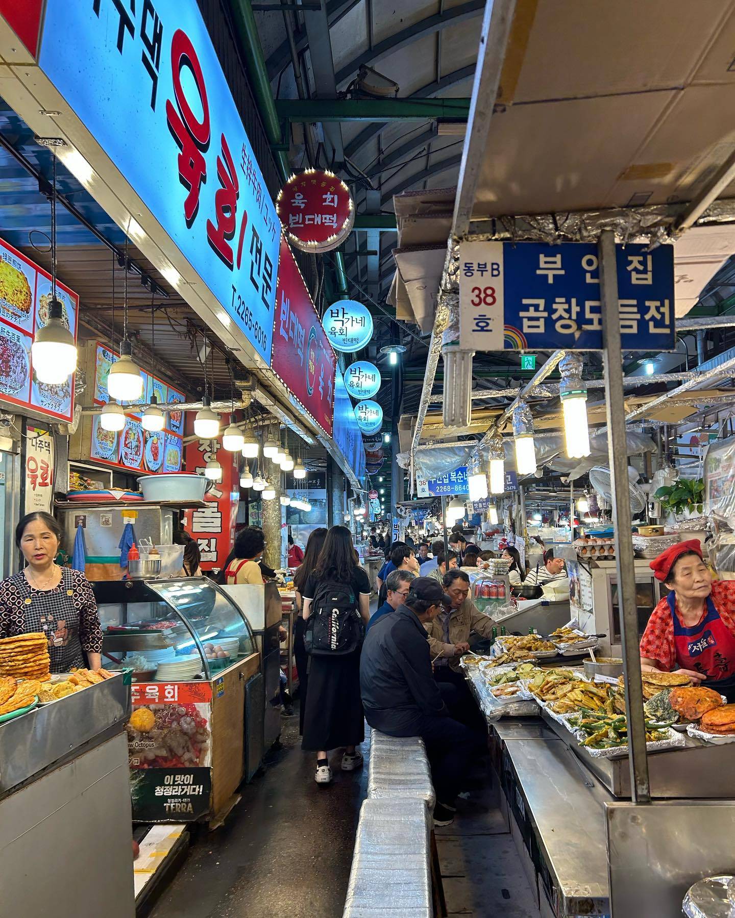 '엑스오 키티' 배우들이 올린 한국 촬영 비하인드 사진 | 인스티즈