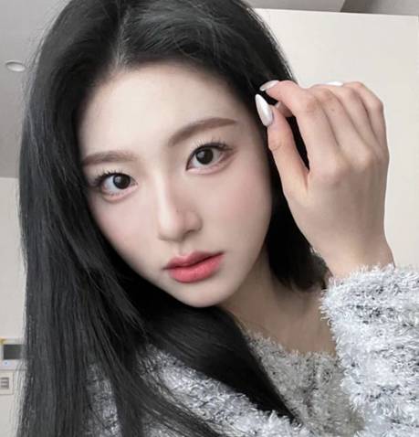 실물 보자마자 합격 시켰다는 본인이 인스타 DM으로 직접 연락한 연습생 | 인스티즈