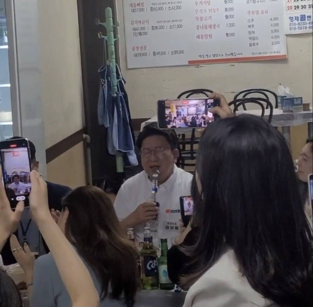 민주당에서 이런 장면 나왔으면 언론에 처참 부관참시 당했을것 | 인스티즈