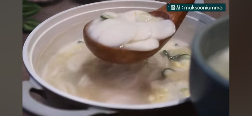 떡국을 먹으면 나이 한 살 더 먹는 이유! | 인스티즈