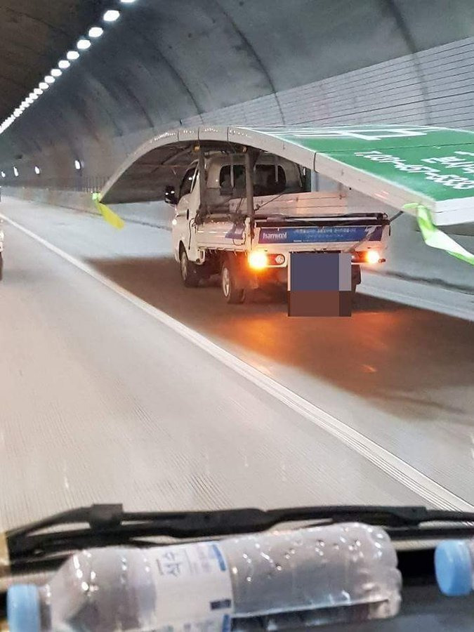 한국 아니지? 했는데 한글보여서 당황스러운 사진 | 인스티즈