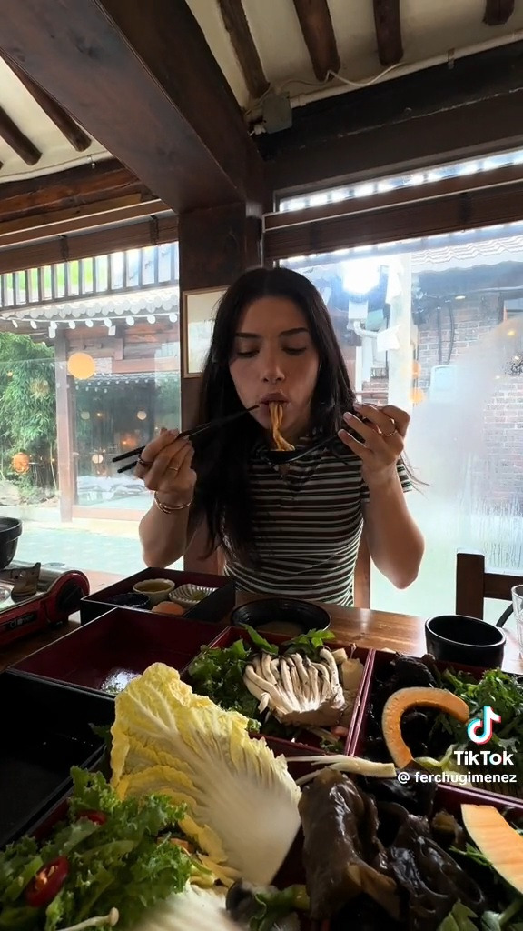 한국여행와서 야무지게 먹고간 900만 팔로워 틱톡커 .JPG | 인스티즈