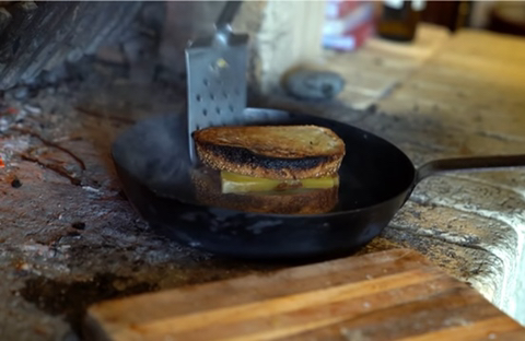 별안간 치즈샌드위치에 김치 넣는 고든램지 | 인스티즈