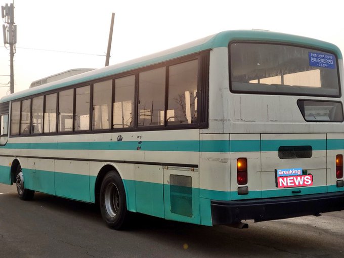 광주로 간 레트로 시민항쟁버스과일모찌떡 6개 사왔다고 엄마한테 뺨 맞음 | 인스티즈