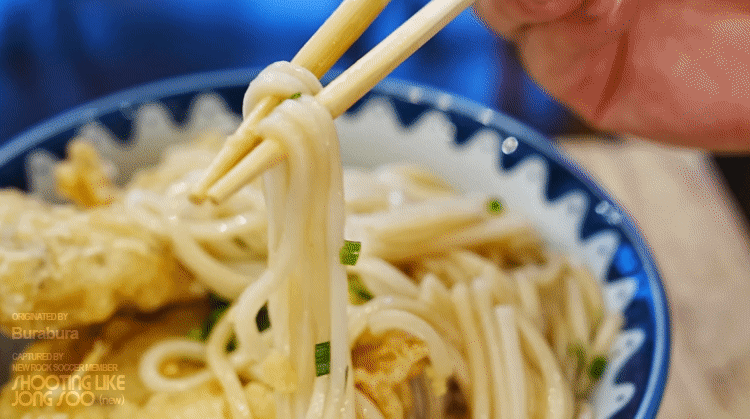 우동 한 젓가락.gif | 인스티즈