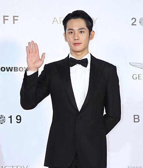 눈썹 모양 바뀌면 이미지 확달라지는 정해인 (진짜 바꾼거 아님) | 인스티즈