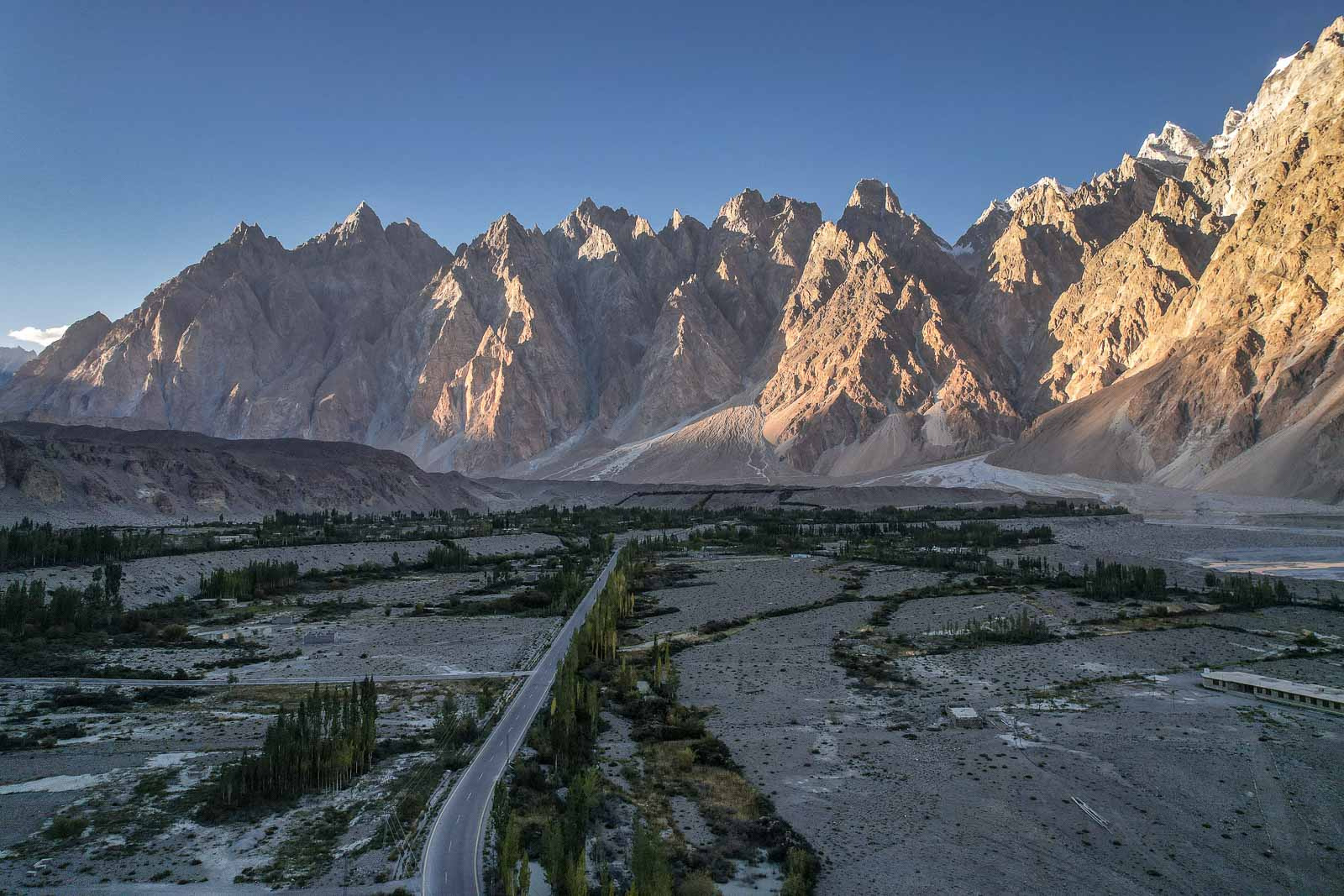 여행자들의 블랙홀이라 불리는 파키스탄 마을.jpg | 인스티즈