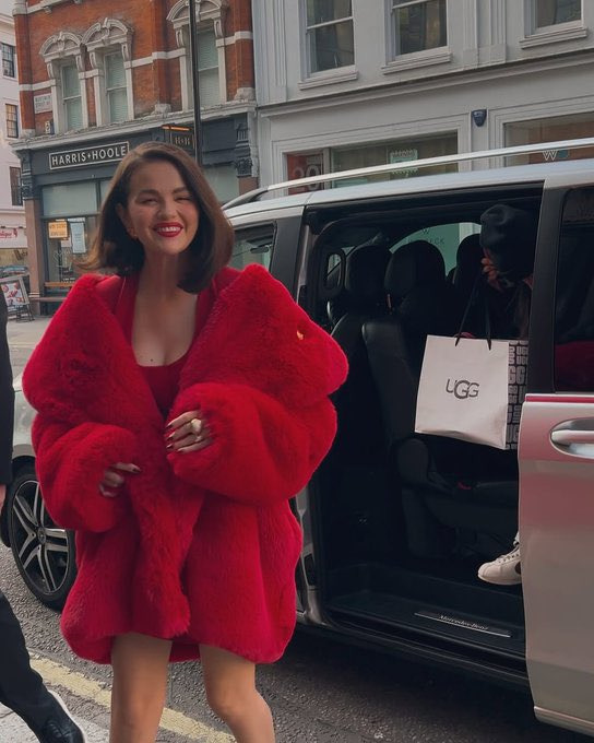 착붙이라는 셀레나 고메즈 최근 스타일링.jpg | 인스티즈