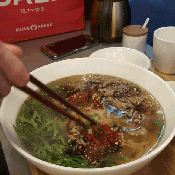 포장마차 국수에 소주 한잔.gif | 인스티즈