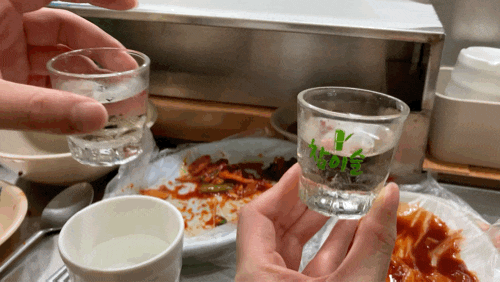 포장마차 국수에 소주 한잔.gif | 인스티즈