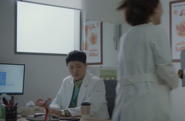 [슬기로운 의사생활] 얼죽아인 상사에게 뜨아주고 엿맥였습니다 ㅋ | 인스티즈