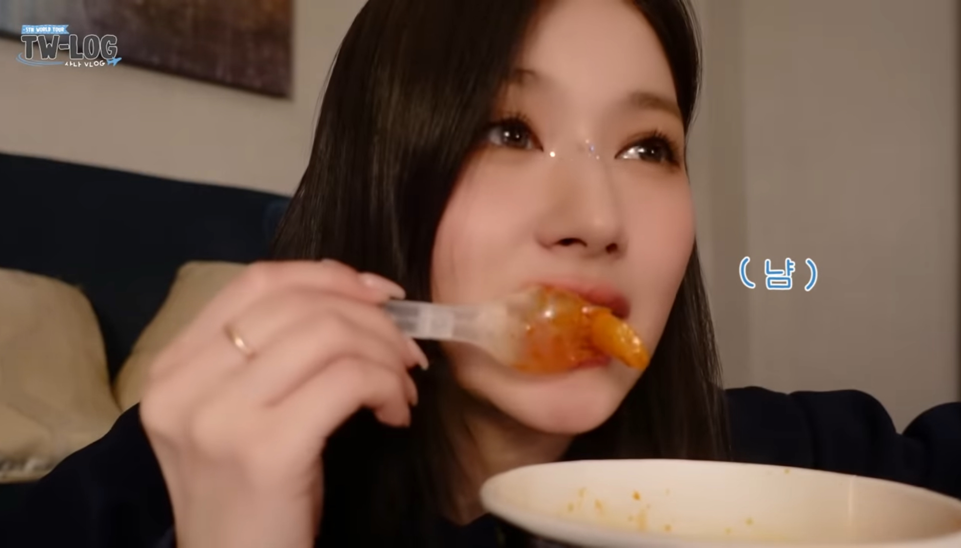 떡볶이를 안 좋아한다고 생각했었던 트와이스 사나 | 인스티즈