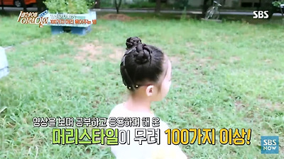 딸 머리 묶어주다가 뜻밖에 재능 찾은 아버지.j | 인스티즈