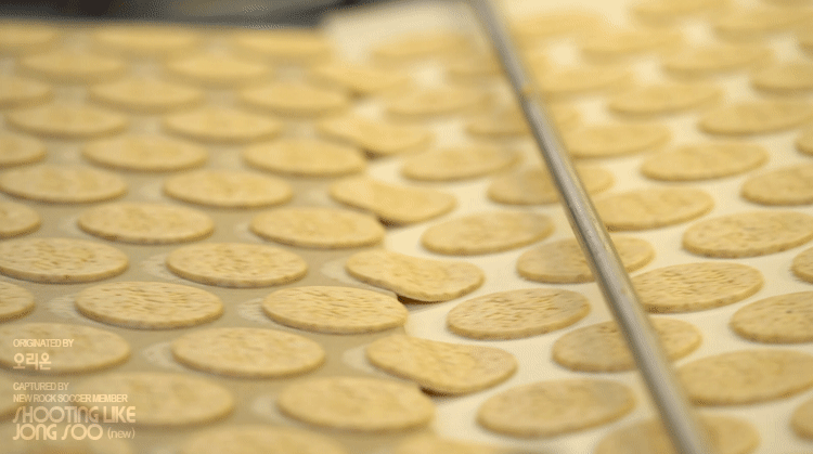 오리온 다이제 초코의 제조과정.gif | 인스티즈