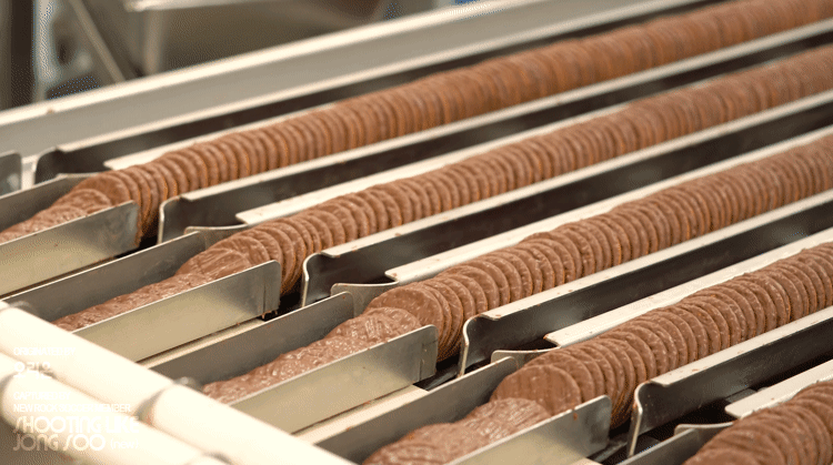 오리온 다이제 초코의 제조과정.gif | 인스티즈