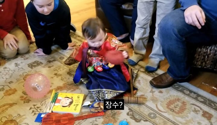 미국인들 과몰입 오지는 돌잡이 시간 | 인스티즈