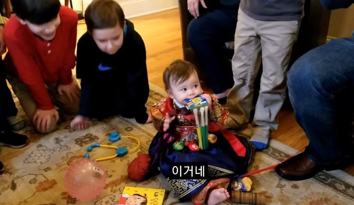 미국인들 과몰입 오지는 돌잡이 시간 | 인스티즈