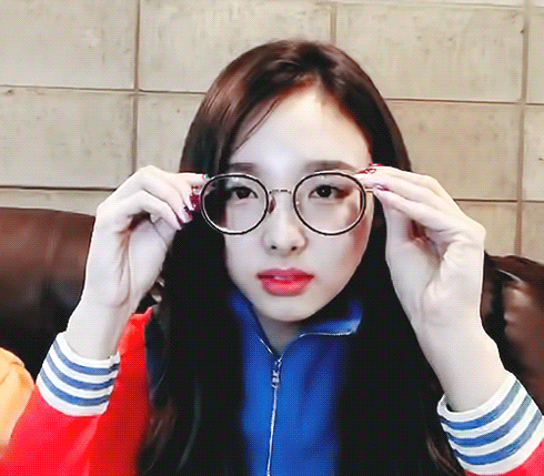 아이돌이 도수 있는 '진짜' 안경을 써보았다 | 인스티즈