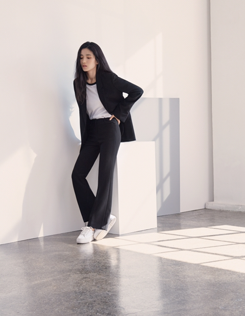  수트 입은 여자연예인들.jpg