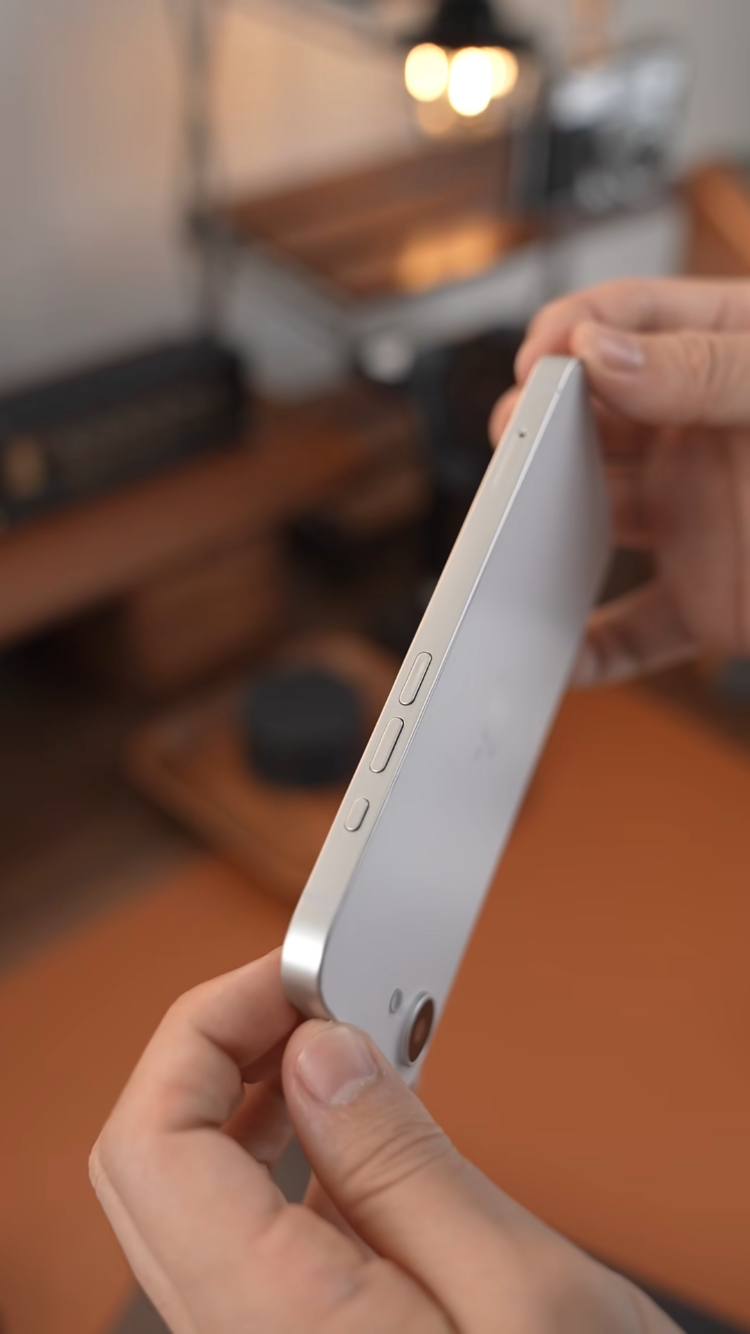 슬슬 보이기 시작하는 아이폰se4 실물샷 | 인스티즈