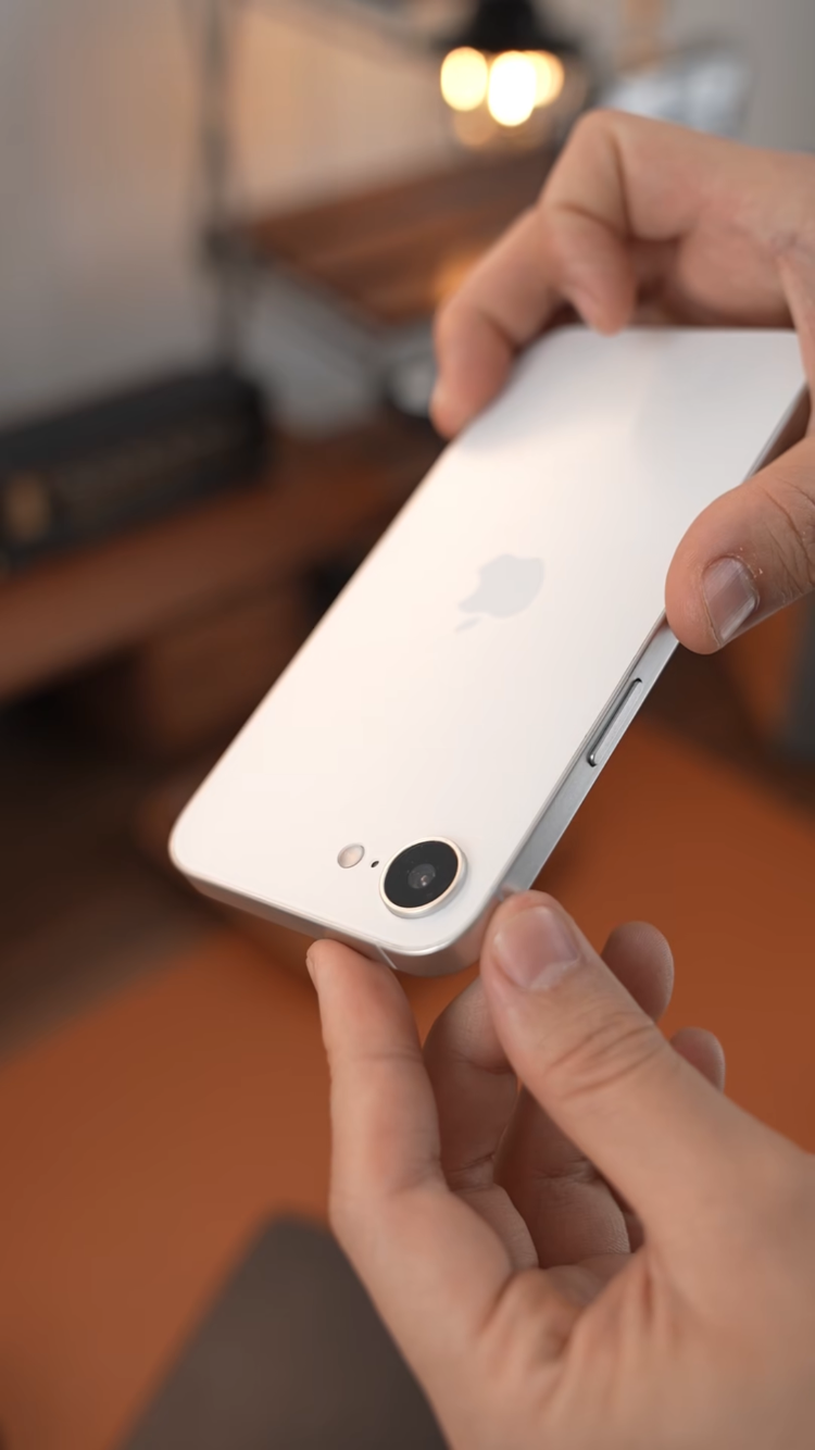 슬슬 보이기 시작하는 아이폰se4 실물샷 | 인스티즈