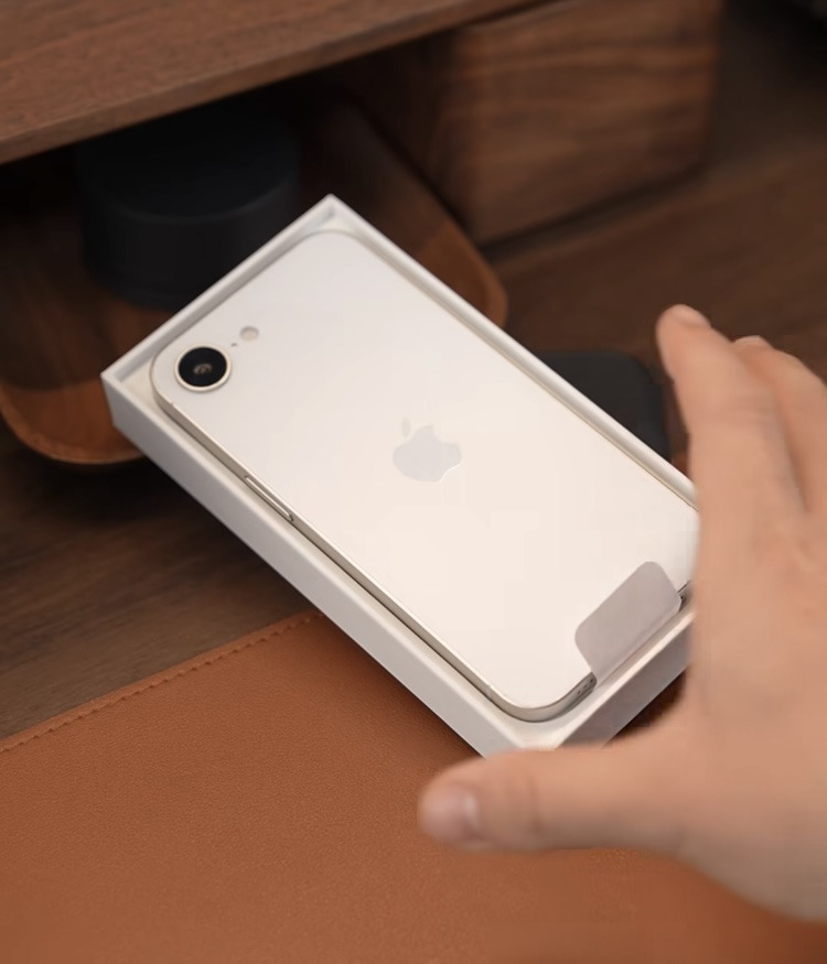 슬슬 보이기 시작하는 아이폰se4 실물샷 | 인스티즈