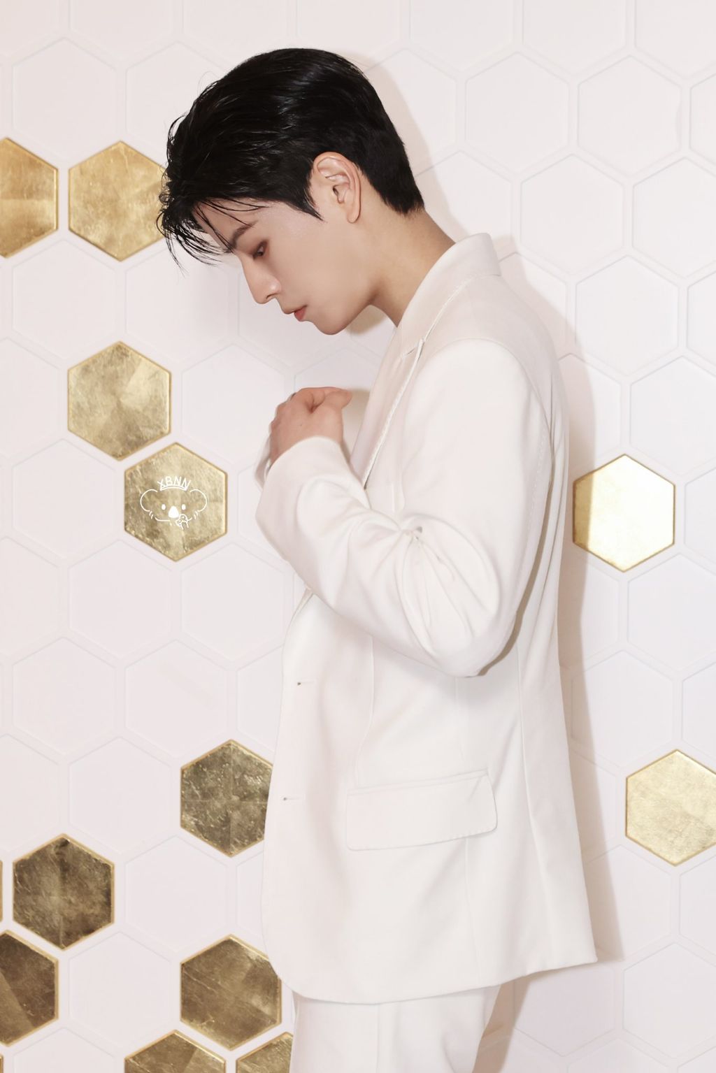 고르기 어려운 블랙수트착 VS 화이트수트착 | 인스티즈