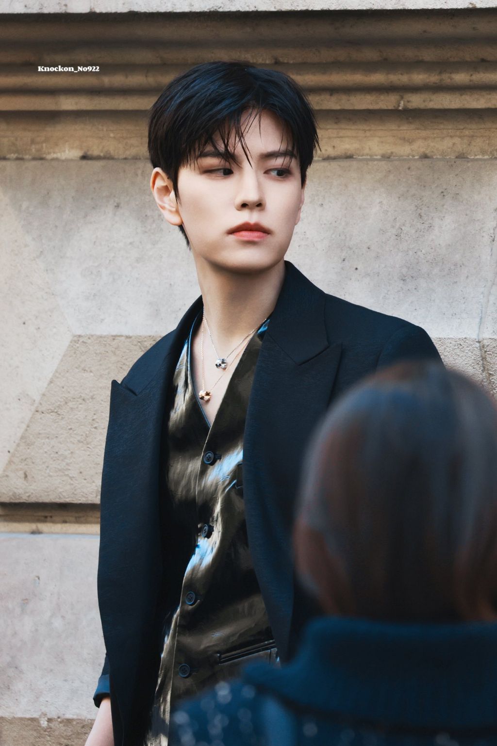 고르기 어려운 블랙수트착 VS 화이트수트착 | 인스티즈