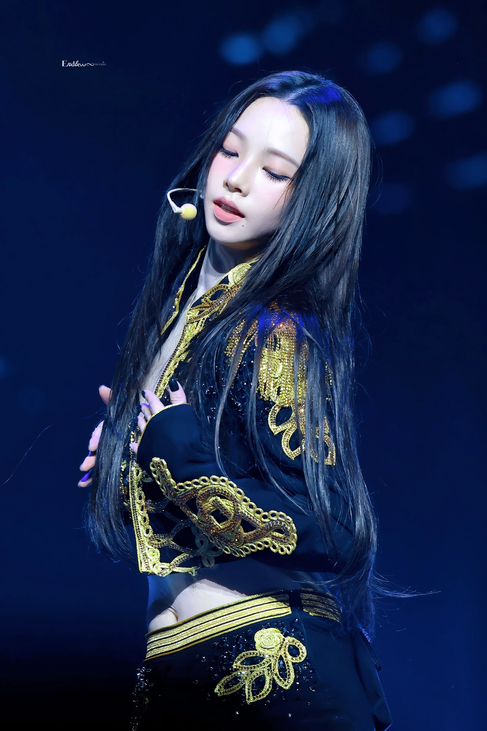 제복 입은 카리나 | 인스티즈